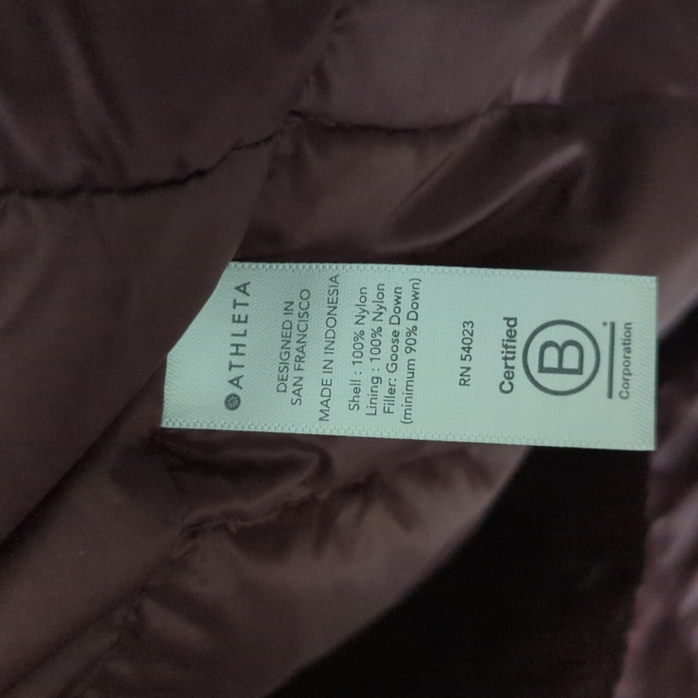 NWT! ~ATHLETA~ BURGUNDY HAVEN DOWN PUFFER VEST-L - Picture 8 of 15